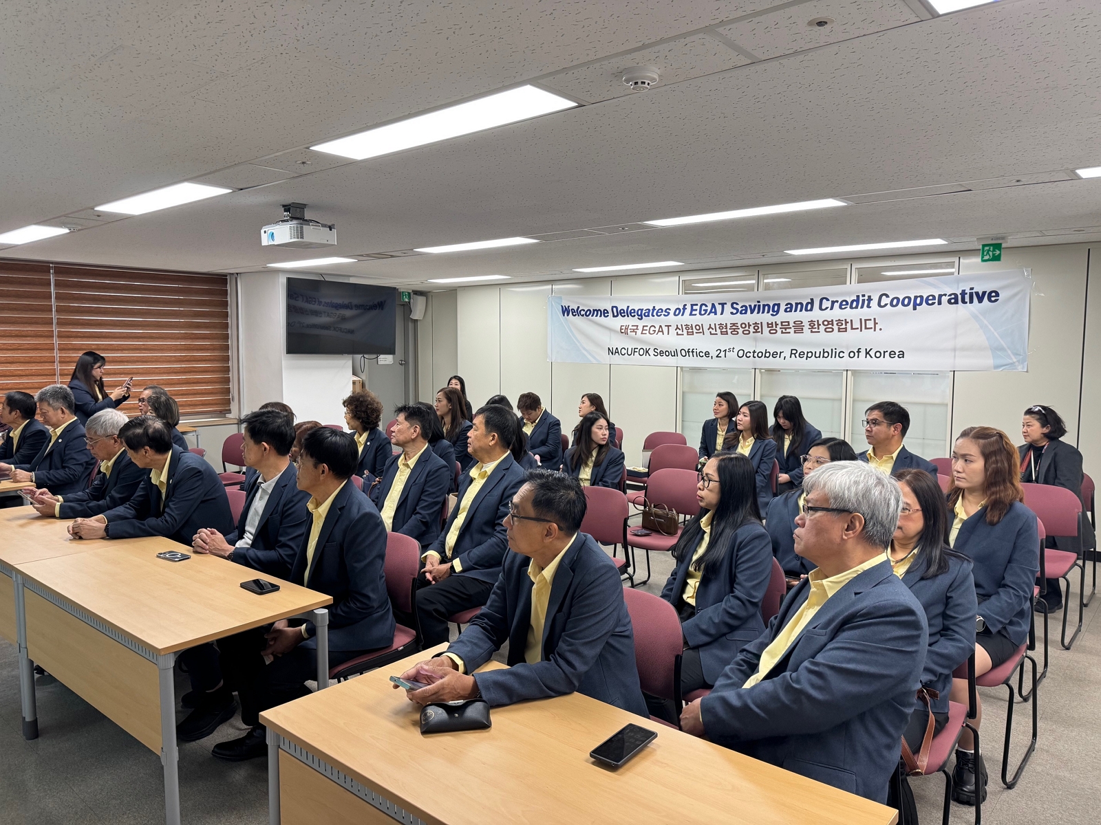 한국신협의 연수 프로그램에 참여하고 있는 태국전력청 신협 직원들