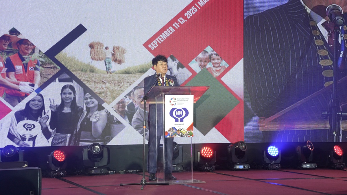 사진 1 사진1. 김윤식 신협중앙회장이 개막식 환영사를 통해 포용적 리더십의 중요성을 강조하고 있다