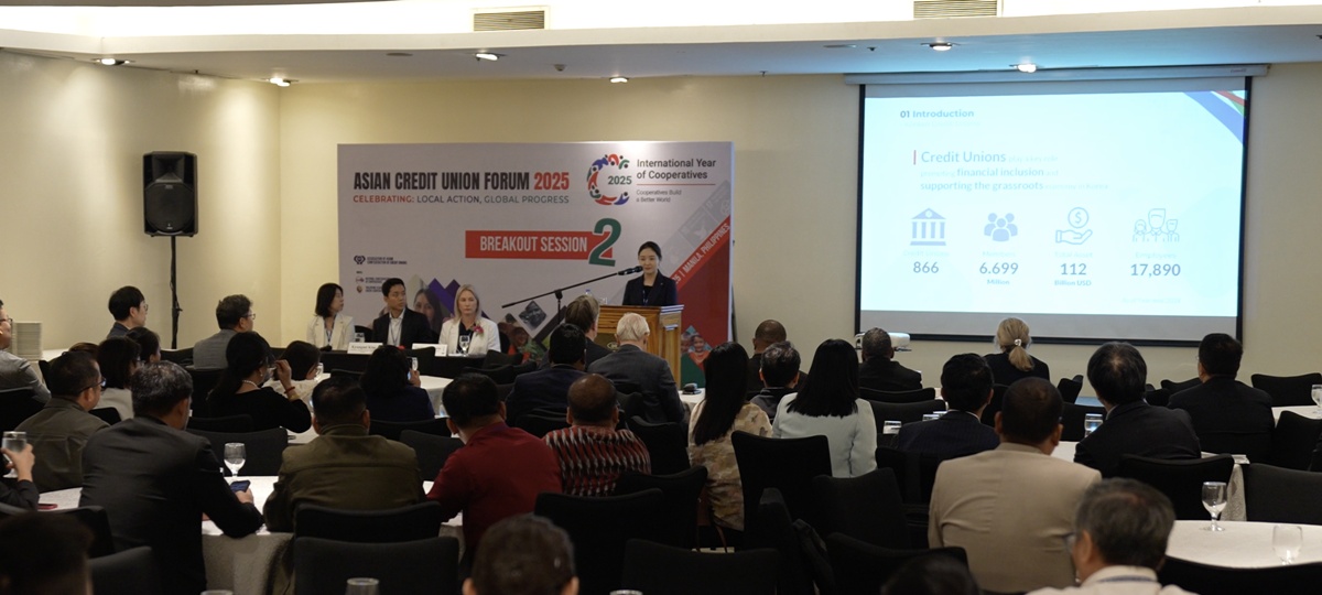 사진 3 사진3. 신협중앙회 직원들이 한국 신협의 예금자보호기금과 경영합리화 지원 자금에 대해 발표하고 있다